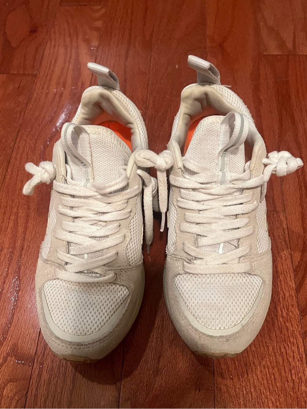 Women's Veja Sneakers - Picture 2 of 4
